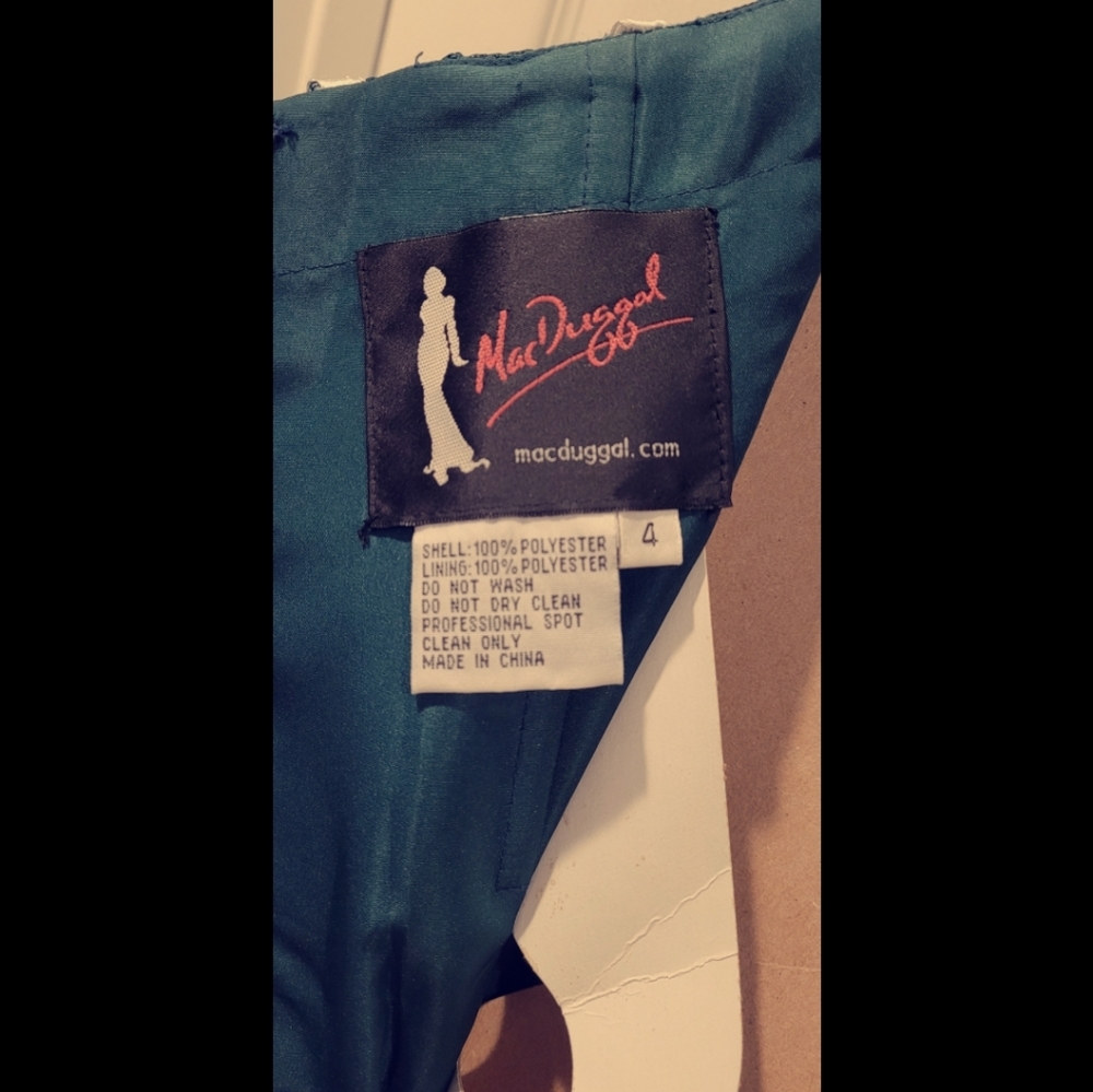 Macduggal gown - Picture 5 of 5